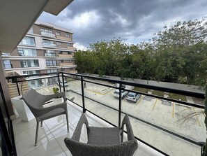 المنطقة المحيطة بالمنشأة