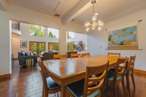 Dining - The House In Highland-
Secluded Retreat (Highland)