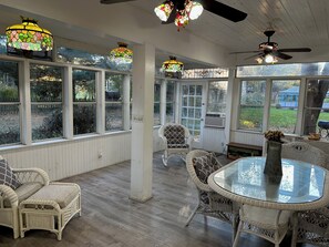 21-inch TV with digital channels, Netflix, Hulu - Inn on Fox Meadow (Gaithersburg)