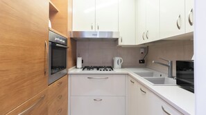 Micro-ondes, four, plaque de cuisson, lave-vaisselle