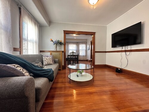 Amazing 3-bedrooms condo near Cambridge and Boston College with AC, Parking