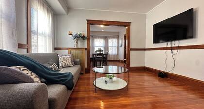 Amazing 3-bedrooms condo near Cambridge and Boston College with AC, Parking