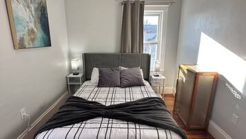 3 bedrooms, desk, iron/ironing board, free WiFi