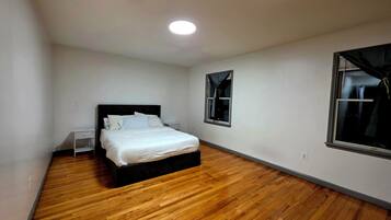 3 bedrooms, in-room safe, iron/ironing board, WiFi