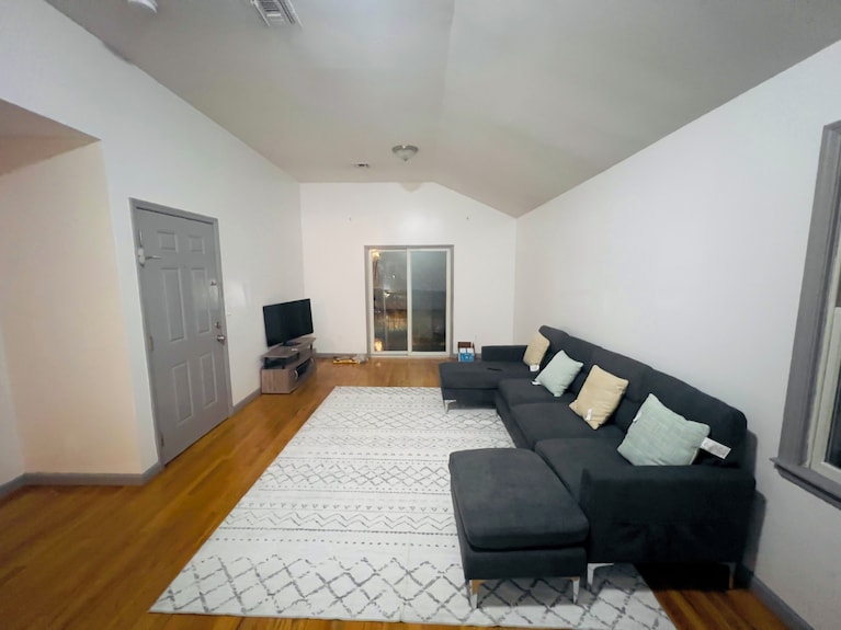 Charming 3-bedroom Apartment With Ac, Wifi In Delightful Jersey City - Brooklyn, NY