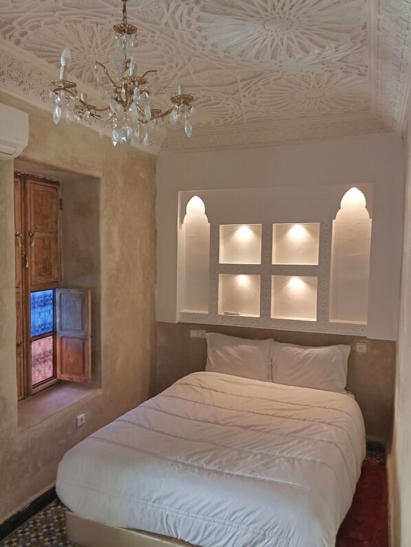 Iron/ironing board, free WiFi