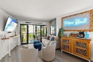 Smart TV, libros y estéreo 