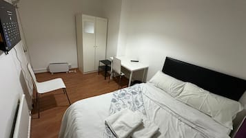 1 bedroom, desk, iron/ironing board, WiFi