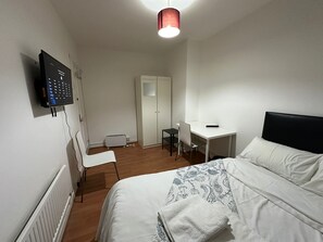 1 bedroom, desk, iron/ironing board, WiFi