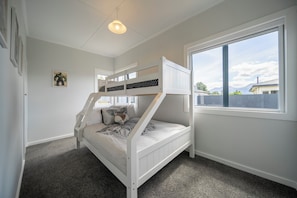 3 bedrooms, iron/ironing board, WiFi