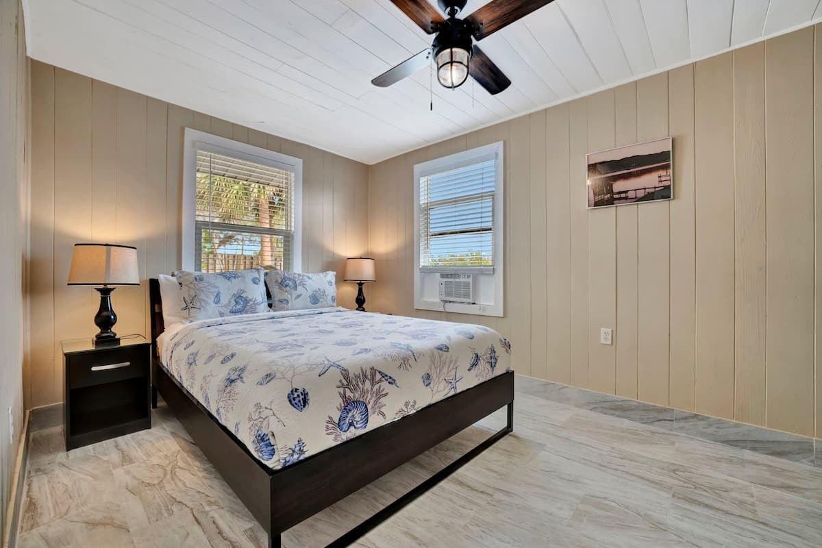 Deluxe Bungalow, Patio | 1 bedroom, iron/ironing board, free WiFi