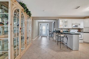 Familienapartment, Meerblick | Eigene Küche | Großer Kühlschrank, Mikrowelle, Herdplatte