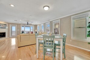 Luxury-Penthouse, Meerblick | Eigene Küche | Großer Kühlschrank, Mikrowelle, Herdplatte