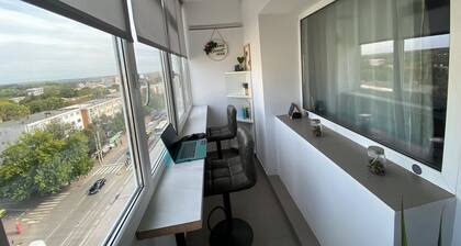 Large Studio with King size Bed + Day bed, AC, Parking, Child-Friendly and Toys