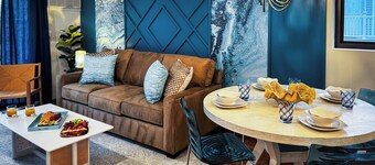 Fresh Design-Walk to Salem-Food-Train Station