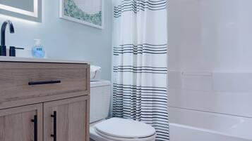 Hårføner, håndklær, såpe og sjampo