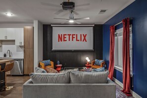 Smart TV, table football - Music City Maverick - Walk to Broadway, Pool, Gym (Nashville)