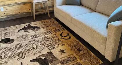 Cozy cabin in charming Niarada with AC, WiFi