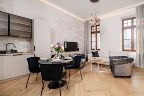 Dining - Łódź Śródmieście Apartment - 35m2, Top location - by Rentujemy (Lódz)