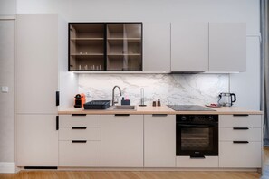 Kühlschrank, Ofen, Herdplatte, Geschirrspüler