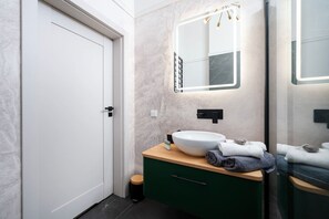 Séchoir à cheveux, serviettes fournies