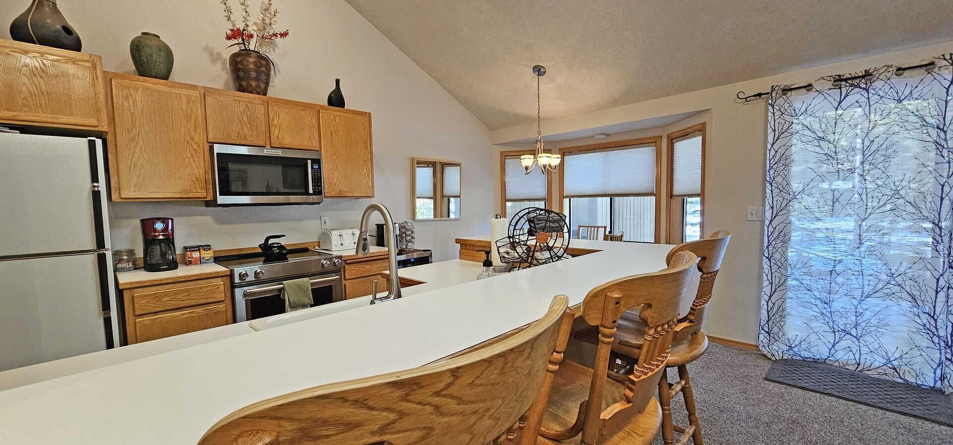 House, 3 Twin Beds (Whistler 19) | Private kitchen