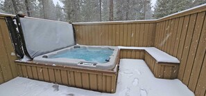 Casa, 3 letti singoli (Whistler 19) | Idromassaggio all'aperto