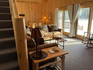 Fernseher, Kamin, DVD-Player, Bücher