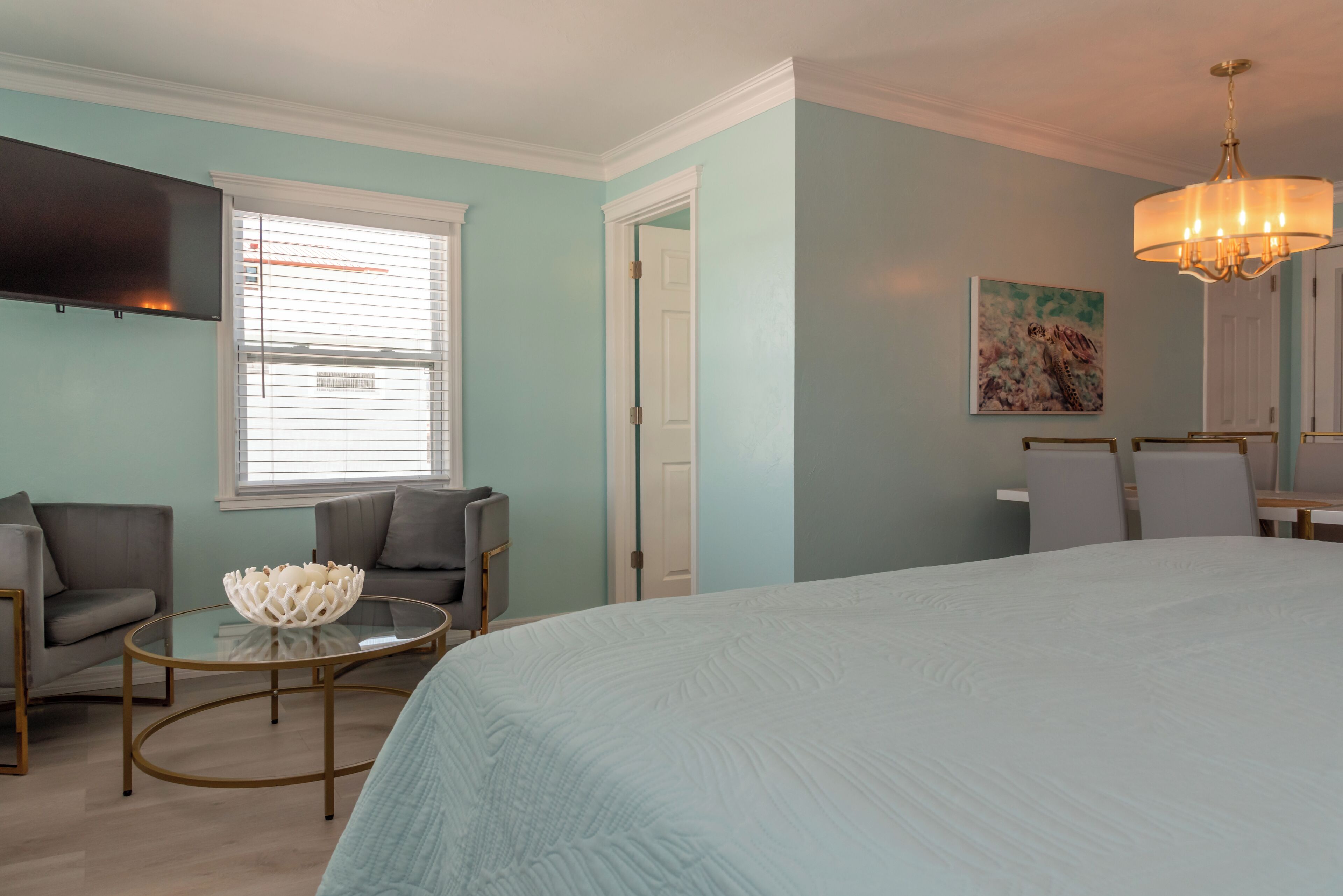 1 bedroom, bed sheets