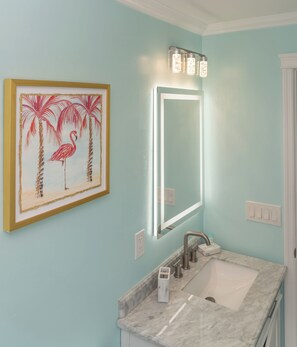 Hair dryer, towels - Flamingo Inn - Premiere King Efficiency #101 (Fort Myers Beach)