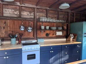 Micro-ondes, four, plaque de cuisson, lave-vaisselle
