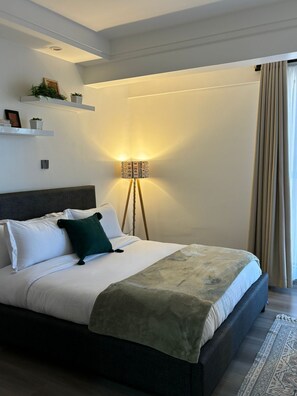 2 bedrooms, in-room safe, desk, iron/ironing board