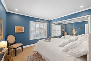 3 chambres, bureau, fer et planche à repasser, lit parapluie