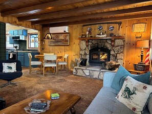 Smart TV, fireplace, stereo, computer monitors