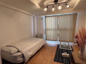 1 bedroom, WiFi - Room 302, Chateau Minami 6-jo Building, 3 people OK! Comfortable studio with 3 beds (札幌市)