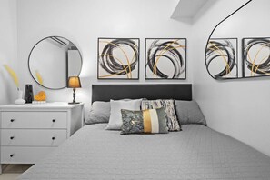 2 Schlafzimmer, Schreibtisch, Bügeleisen/Bügelbrett, WLAN