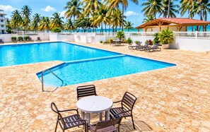 Beachfront pool at Marbella del Caribe - Beachfront Gem Walk 2 Eat W/D (Carolina)