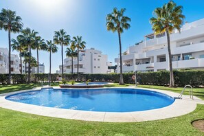 Pool - Luna Del Mar - Luxury apartment with jacuzzi (Estepona)