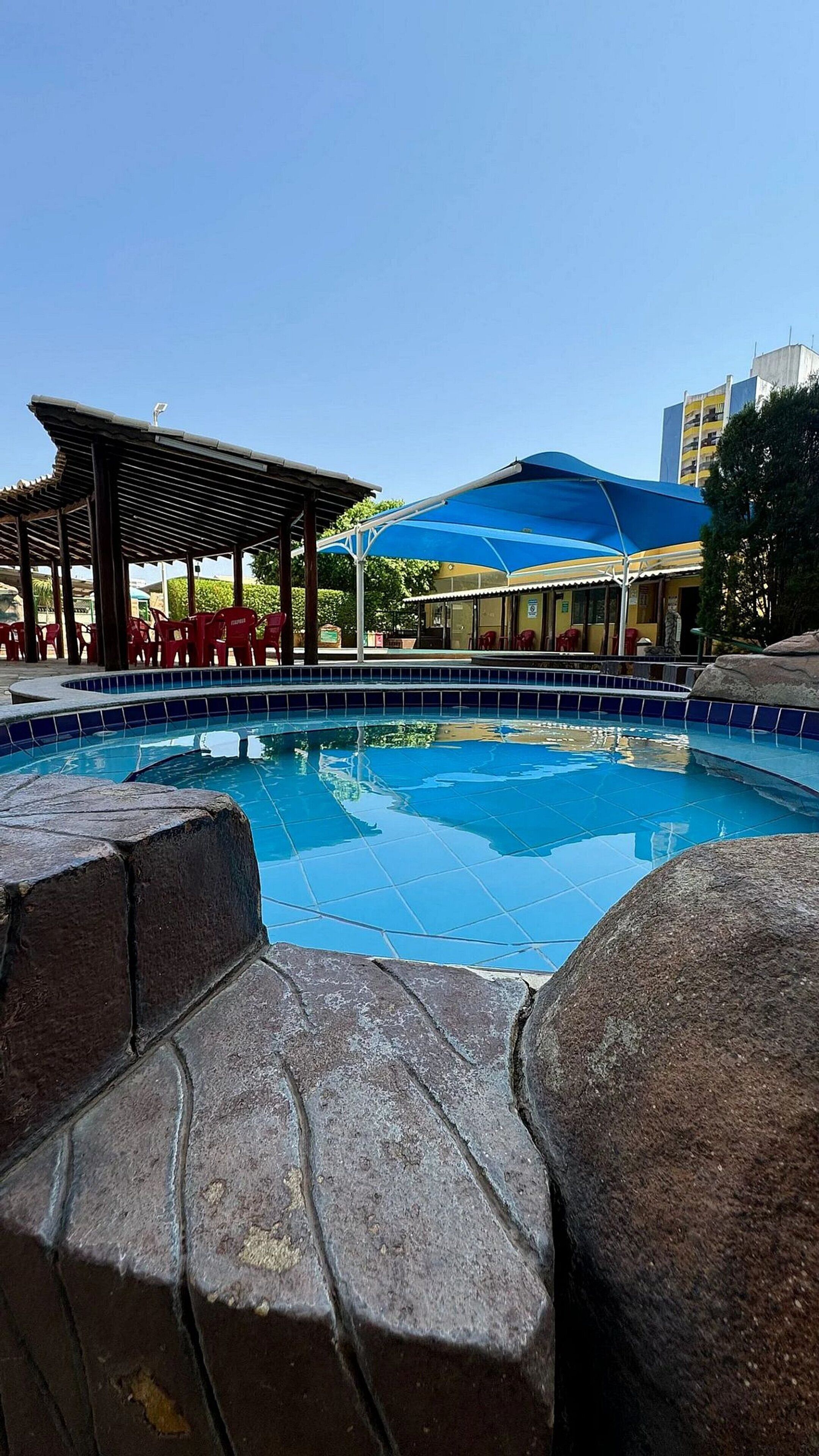 8 piscines intérieures