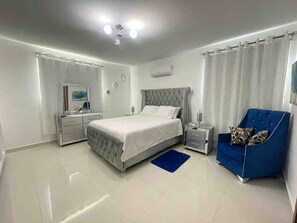 3 slaapkamers, een strijkplank/strijkijzer, wifi