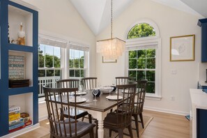 Dining - Walk to Beach, Heated Pool, Hot Tub, Dogs OK! (Kitty Hawk)