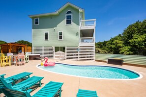 A heated pool - Walk to Beach, Heated Pool, Hot Tub, Dogs OK! (Kitty Hawk)
