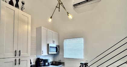 Modern Apartment - Near Lake Pontchartrain