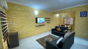 Family Apartment, Balcony, City View | Ruang tamu | TV skrin rata