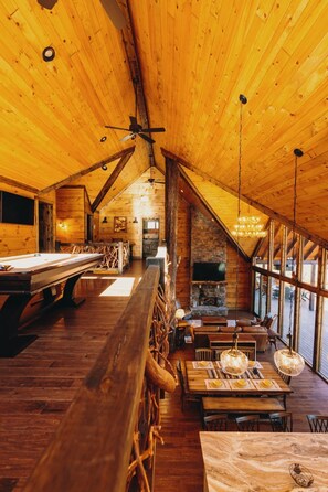 Game room - Nite Owl-Luxury Log Cabin Rental, Outdoor Fire Pit, Fire Place, High Speed Internet, Hot Tub, Pool Table, Open Concept- Nantahala NC (Topton)