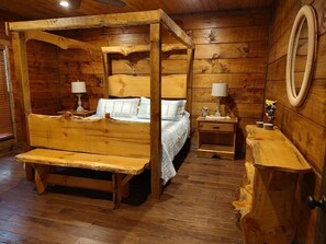 4 bedrooms, iron/ironing board, WiFi, bed sheets - Nite Owl-Luxury Log Cabin Rental, Outdoor Fire Pit, Fire Place, High Speed Internet, Hot Tub, Pool Table, Open Concept- Nantahala NC (Topton)