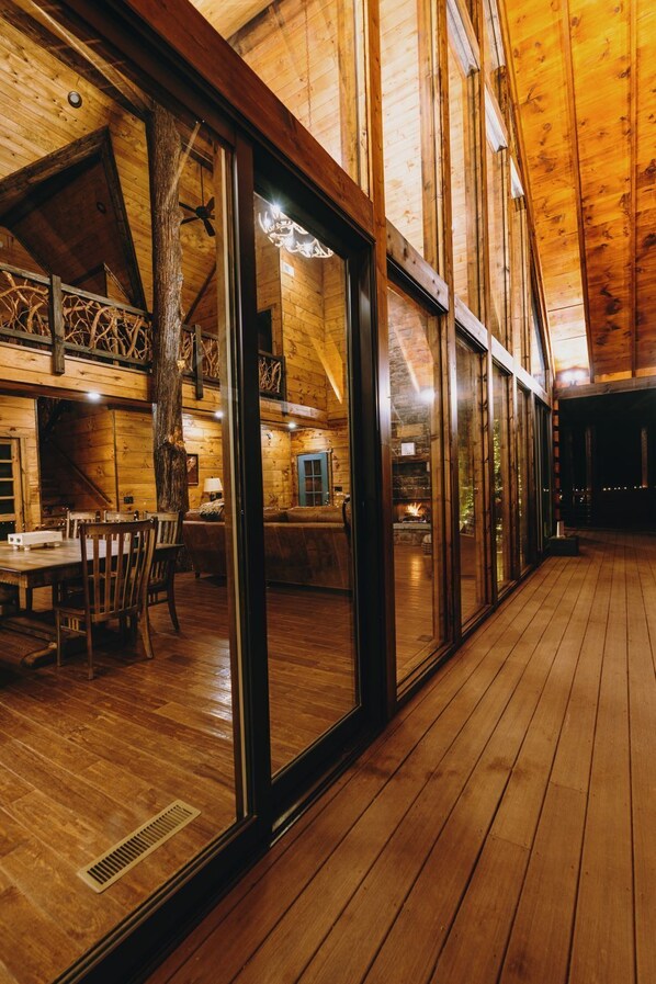 Dining - Nite Owl-Luxury Log Cabin Rental, Outdoor Fire Pit, Fire Place, High Speed Internet, Hot Tub, Pool Table, Open Concept- Nantahala NC (Topton)