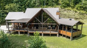 Exterior - Nite Owl-Luxury Log Cabin Rental, Outdoor Fire Pit, Fire Place, High Speed Internet, Hot Tub, Pool Table, Open Concept- Nantahala NC (Topton)