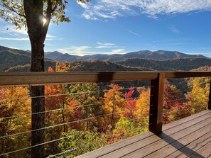 Property grounds - Mountain Top Lodge-Luxury Log Cabin Rental-Panoramic Mountain Views, High Speed Internet, Large Deck, Hot Tub, Fireplace in Nantahala NC! (Topton)