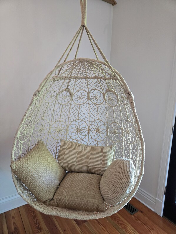 Interior - Kentucky Derby 2025 Rental: Spacious Home for Families & Couples (Louisville)